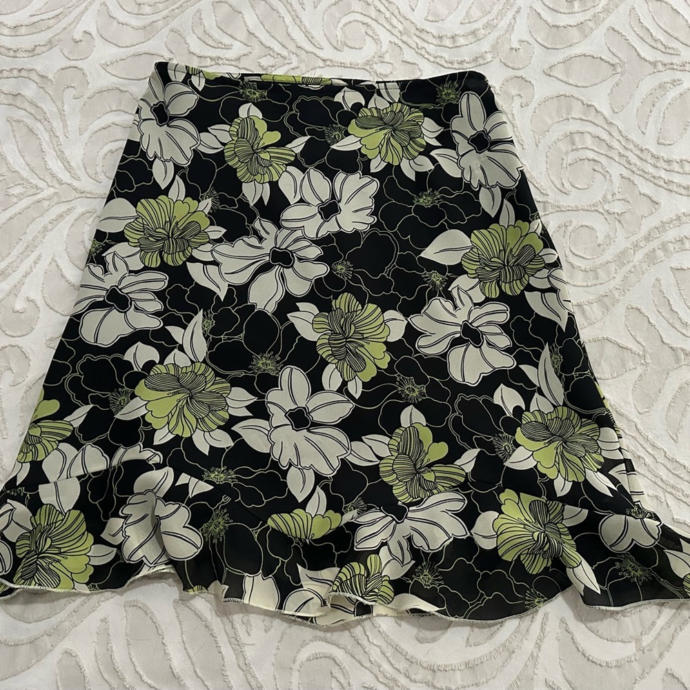 Floral Black and Green Women's Skirt polyester crepe.  Size 10.